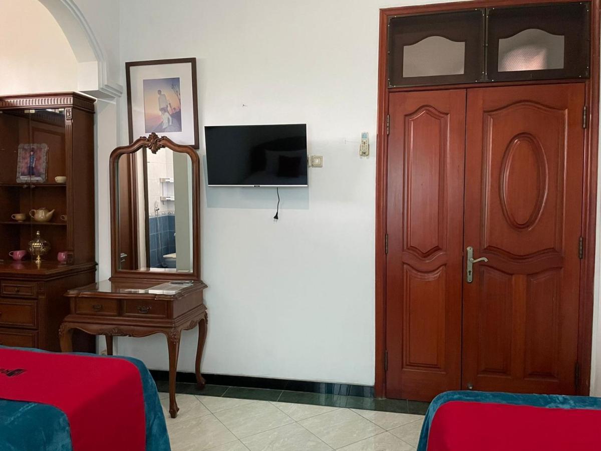 ホテル Reddoorz Syariah @ Karang Pilang Karangpilang エクステリア 写真